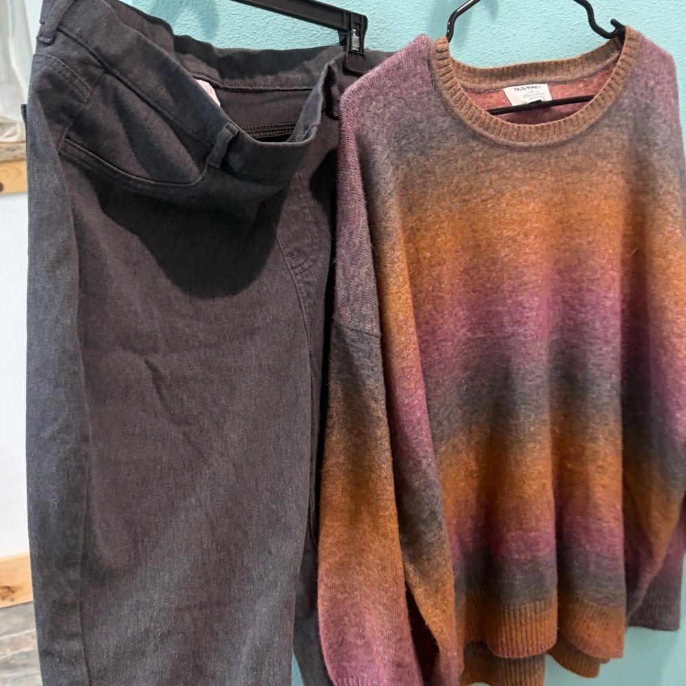 Old Navy Multicolor Crew Neck Sweater and gray pants 2  pieces - outfit - Picture 4 of 4